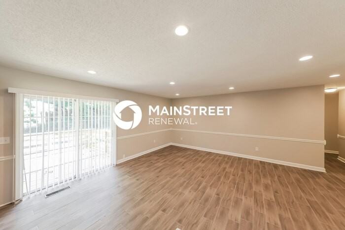 11028 Woodland Dr - Photo 3 of 16