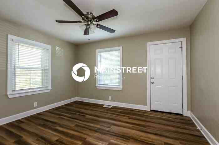 928 Holland Ave - Photo 3 of 16