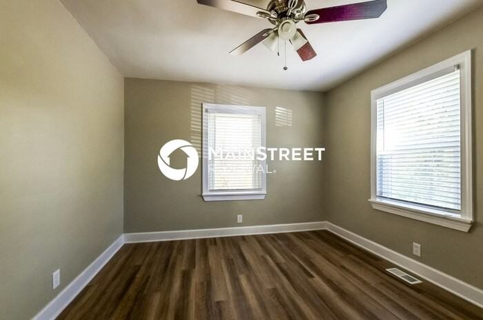 928 Holland Ave - Photo 4 of 16