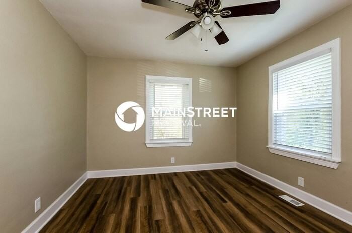 928 Holland Ave - Photo 5 of 16