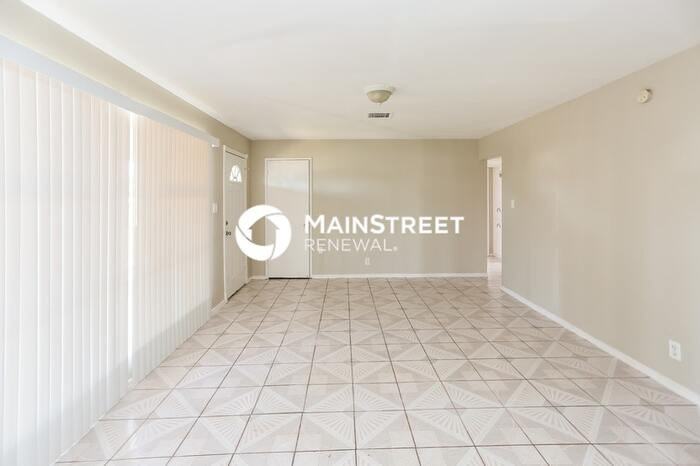 3513 W Pierson St - Photo 3 of 15