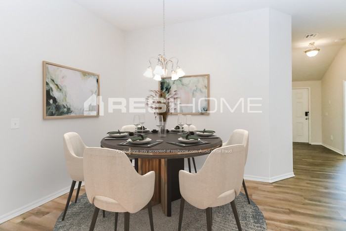 1509 Silver Creek Cir - Photo 5 of 16