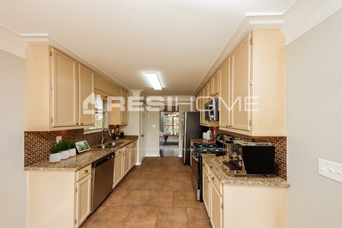 4727 Vineyard Ct Se - Photo 2 of 21