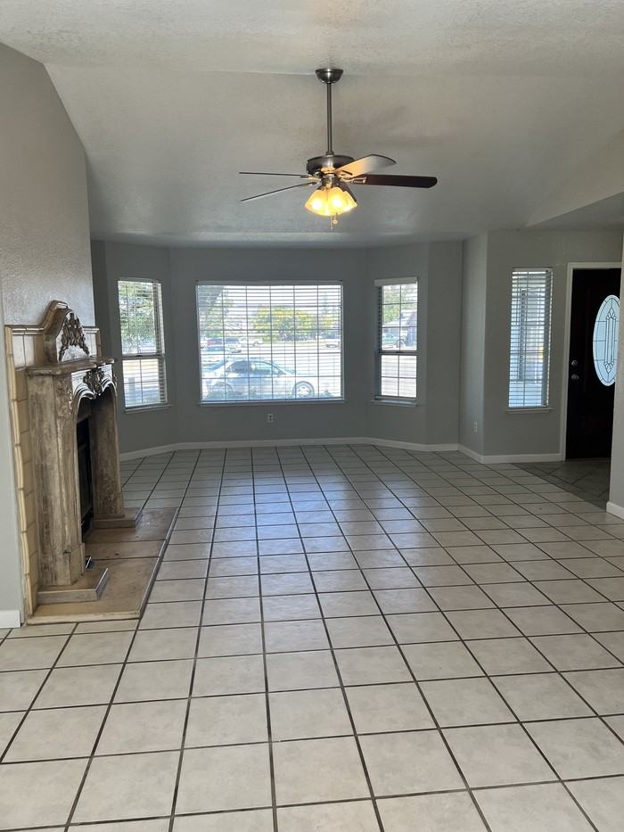 1731 3rd St - Photo 3 of 15