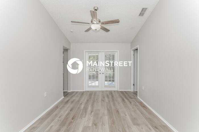 8055 Wooden Dr - Photo 3 of 9