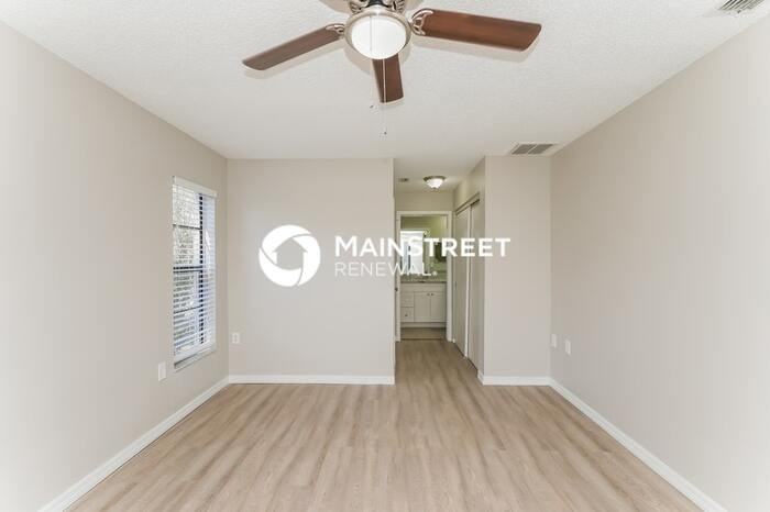 8055 Wooden Dr - Photo 6 of 9