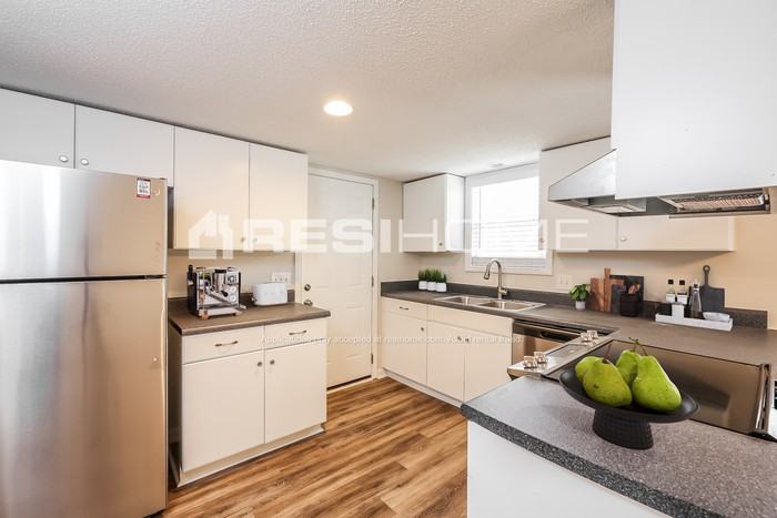 17 N Kings Dr - Photo 3 of 18