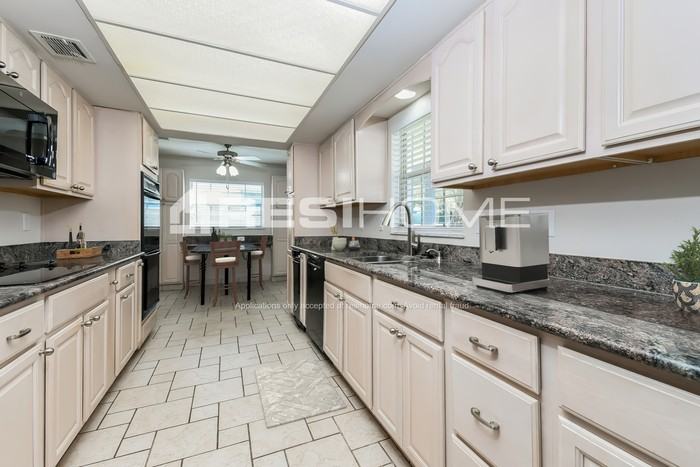 633 Woodland St - Photo 2 of 18