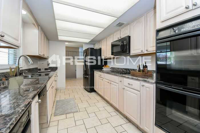 633 Woodland St - Photo 3 of 18