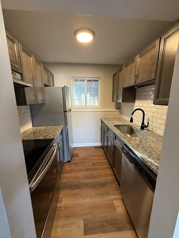 2623 Crisnic Ct - Photo 3 of 9