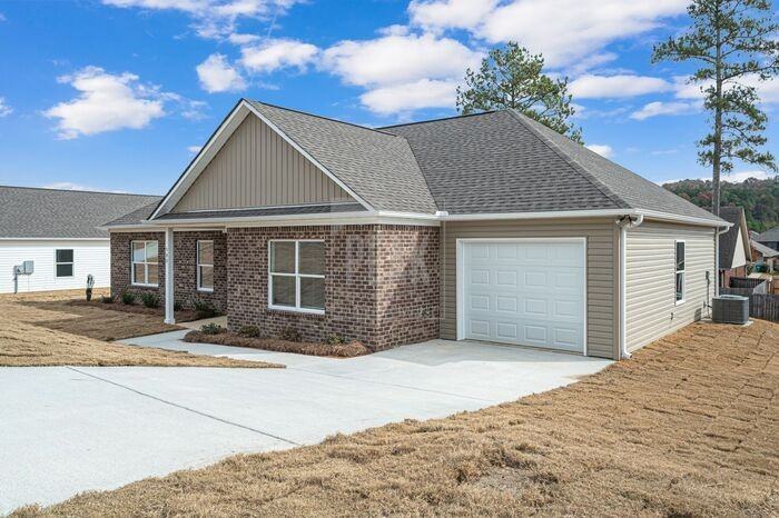 560 Woodland Cir - Photo 3 of 41