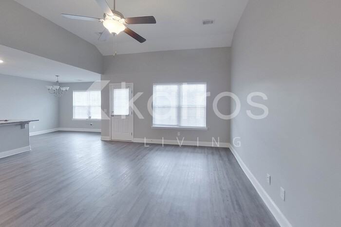 300 Hemlock Ct - Photo 5 of 30