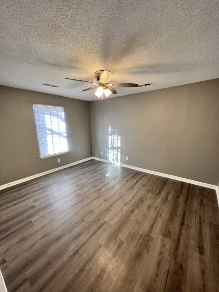 106 W Dison Ave - Photo 4 of 5