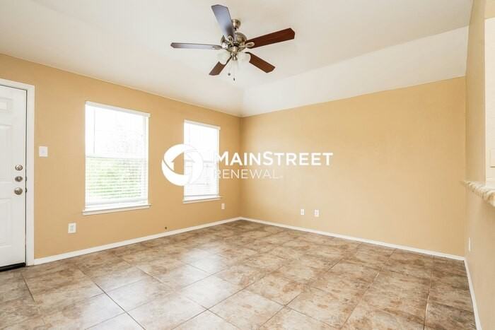 1611 Emily Ln - Photo 3 of 16