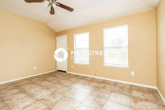 1611 Emily Ln - Photo 4 of 16