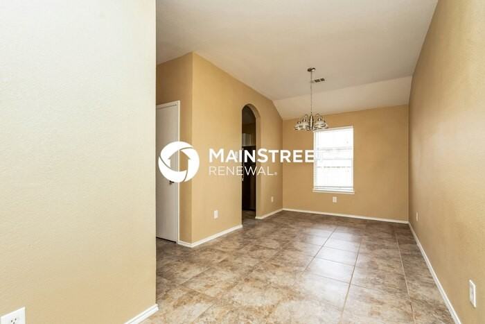 1611 Emily Ln - Photo 5 of 16