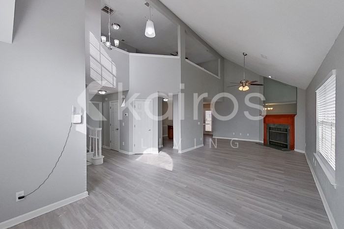 2102 Spring Hill Cir - Photo 4 of 27