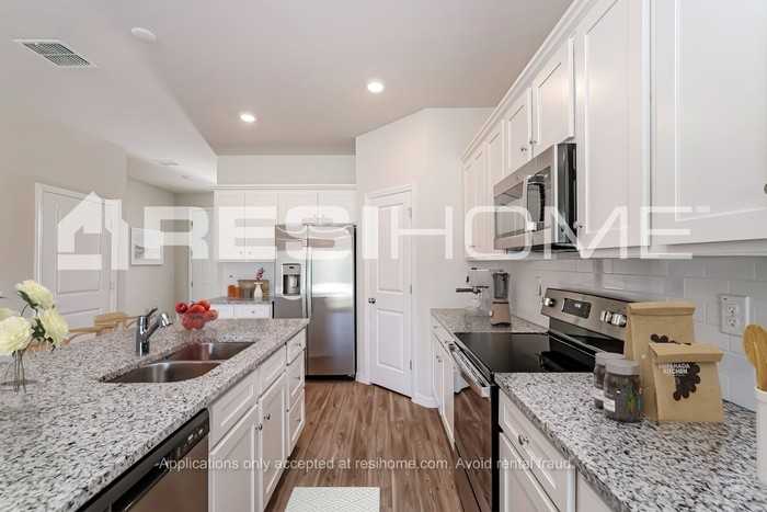 28269 Wave Crest Pl - Photo 4 of 18