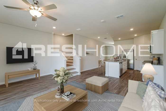 28269 Wave Crest Pl - Photo 5 of 18