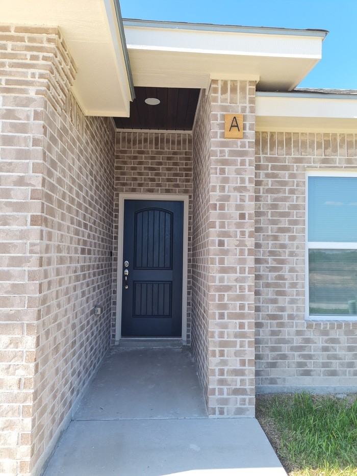 1009 Escondido Ln E - Photo 3 of 26