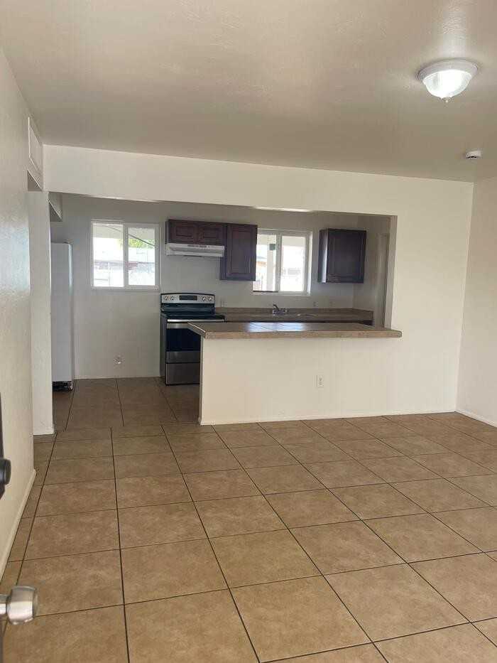 4602 W Whitton Ave - Photo 3 of 14