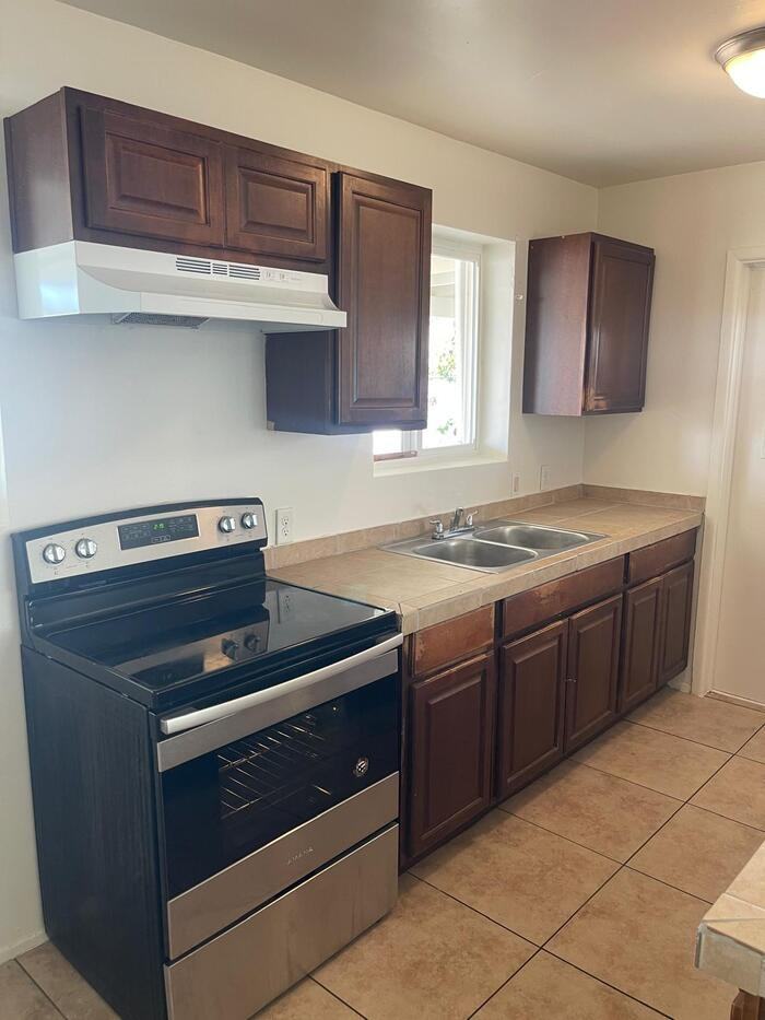 4602 W Whitton Ave - Photo 4 of 14