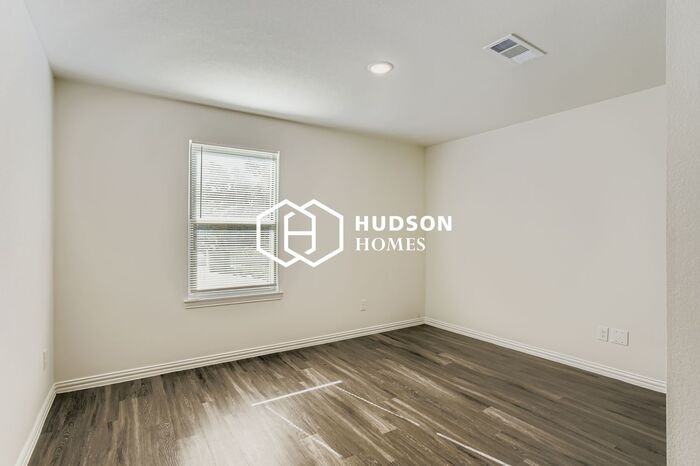 229 De Haven St #A - Photo 7 of 14