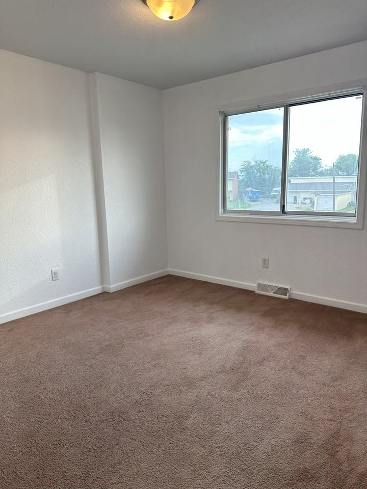 1005 N Lincoln St #1005 - Photo 6 of 19