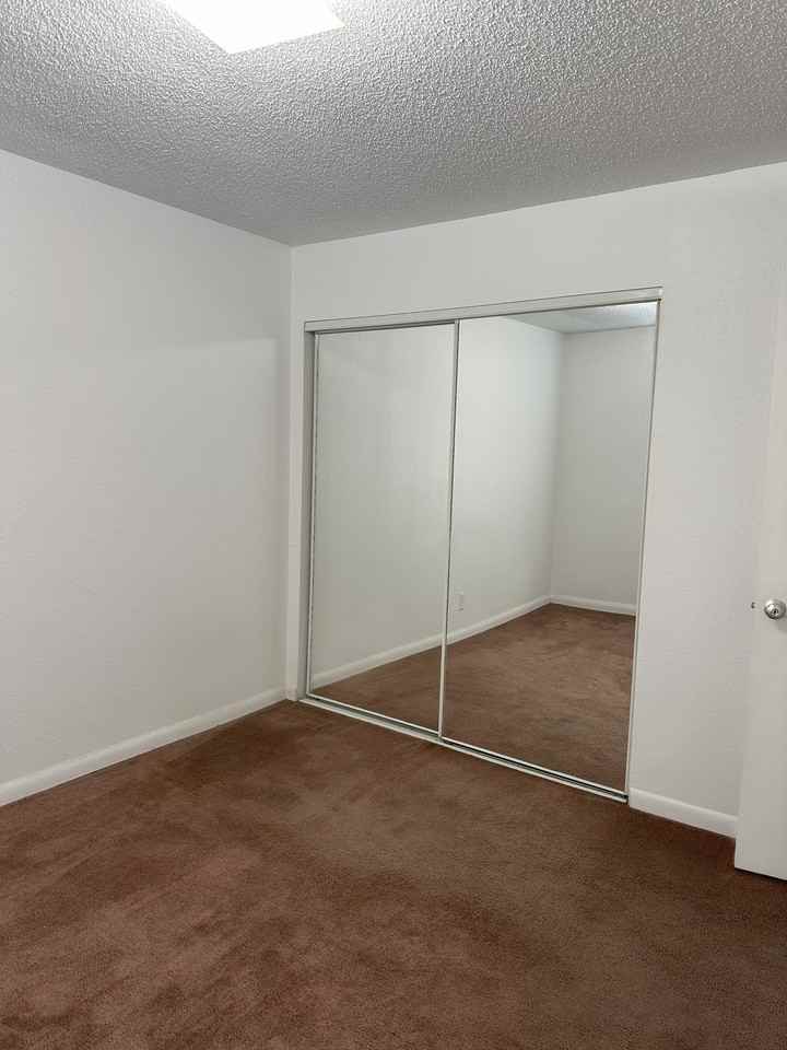 1029 N Lincoln St #1029 - Photo 7 of 20