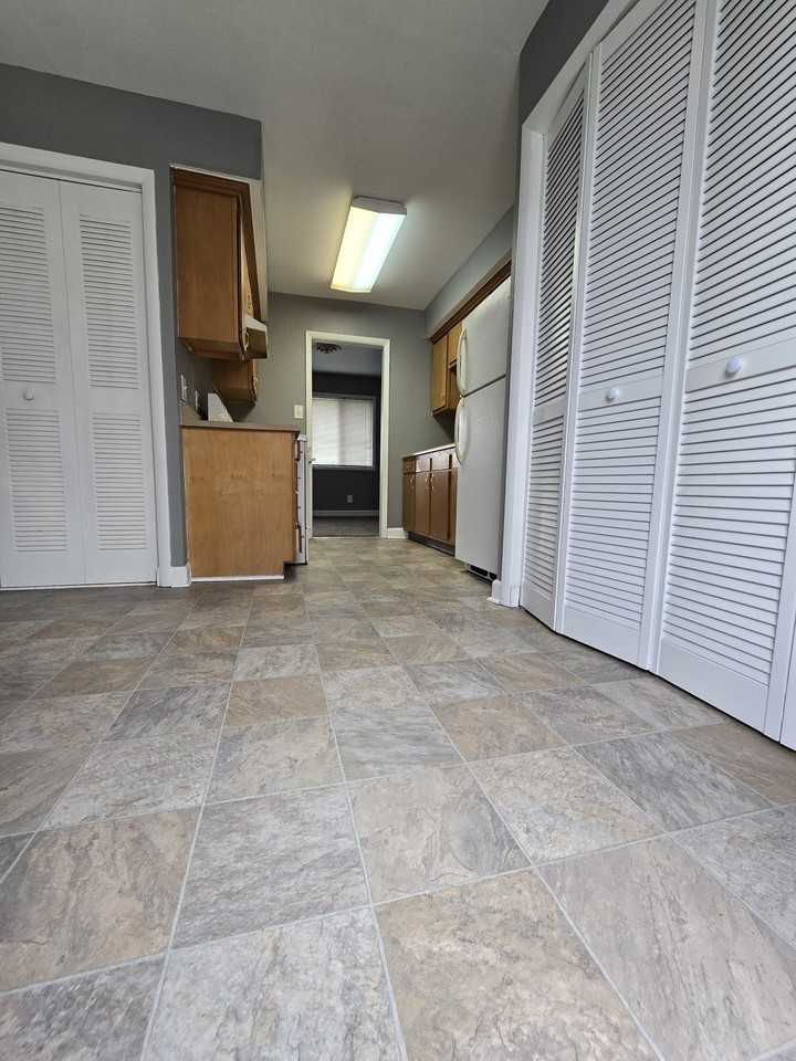 1703 S Lincoln St #1703 - Photo 4 of 17