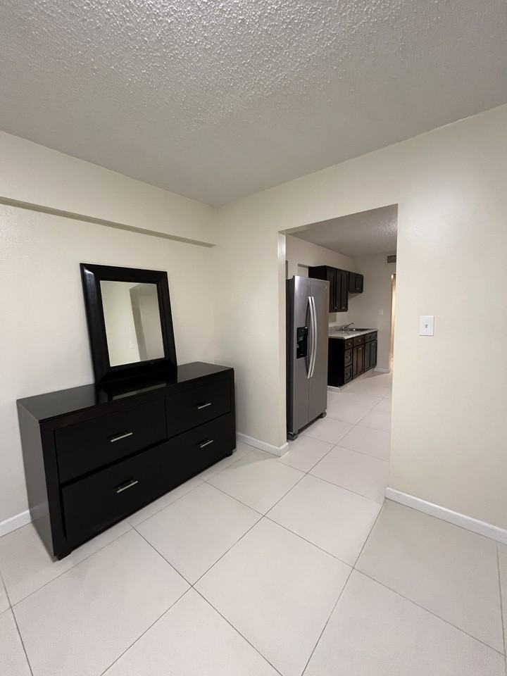 2705-2715 Cherry Road, Memphis , Tennessee, 38111 - 1343 #1343 - Photo 3 of 36