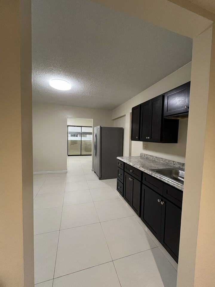 2705-2715 Cherry Road, Memphis , Tennessee, 38111 - 1343 #1343 - Photo 4 of 36