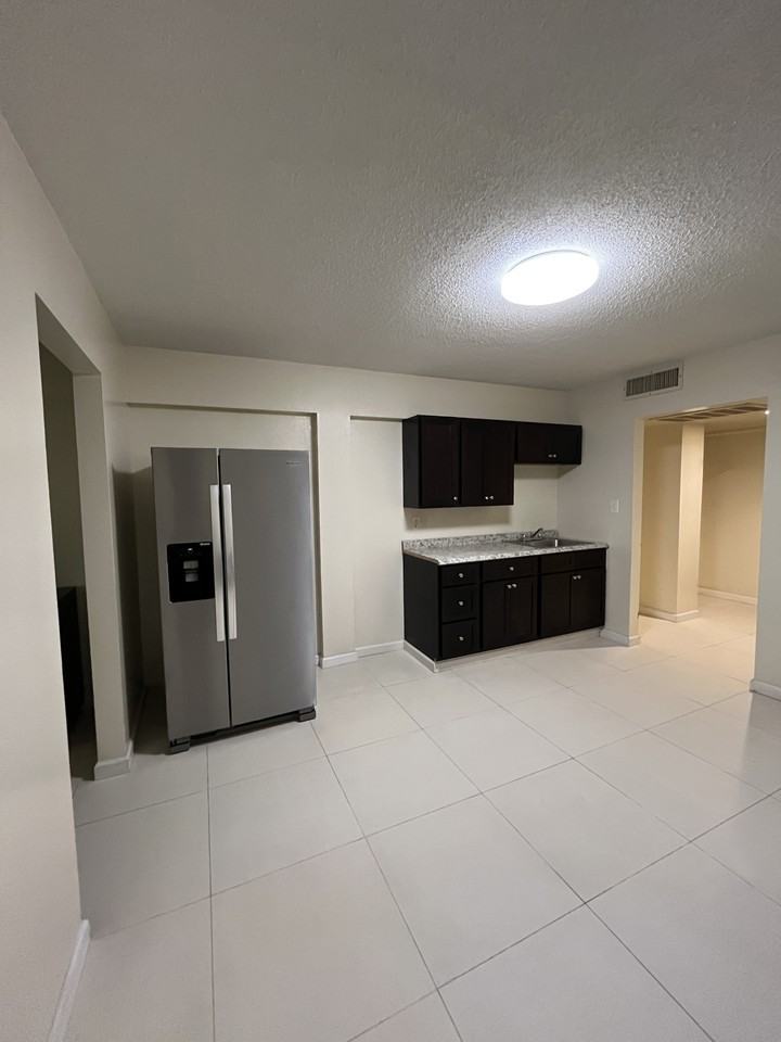 2705-2715 Cherry Road, Memphis , Tennessee, 38111 - 1343 #1343 - Photo 5 of 36