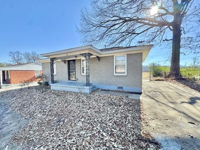 2195 Cassie Ave - Photo 3 of 18