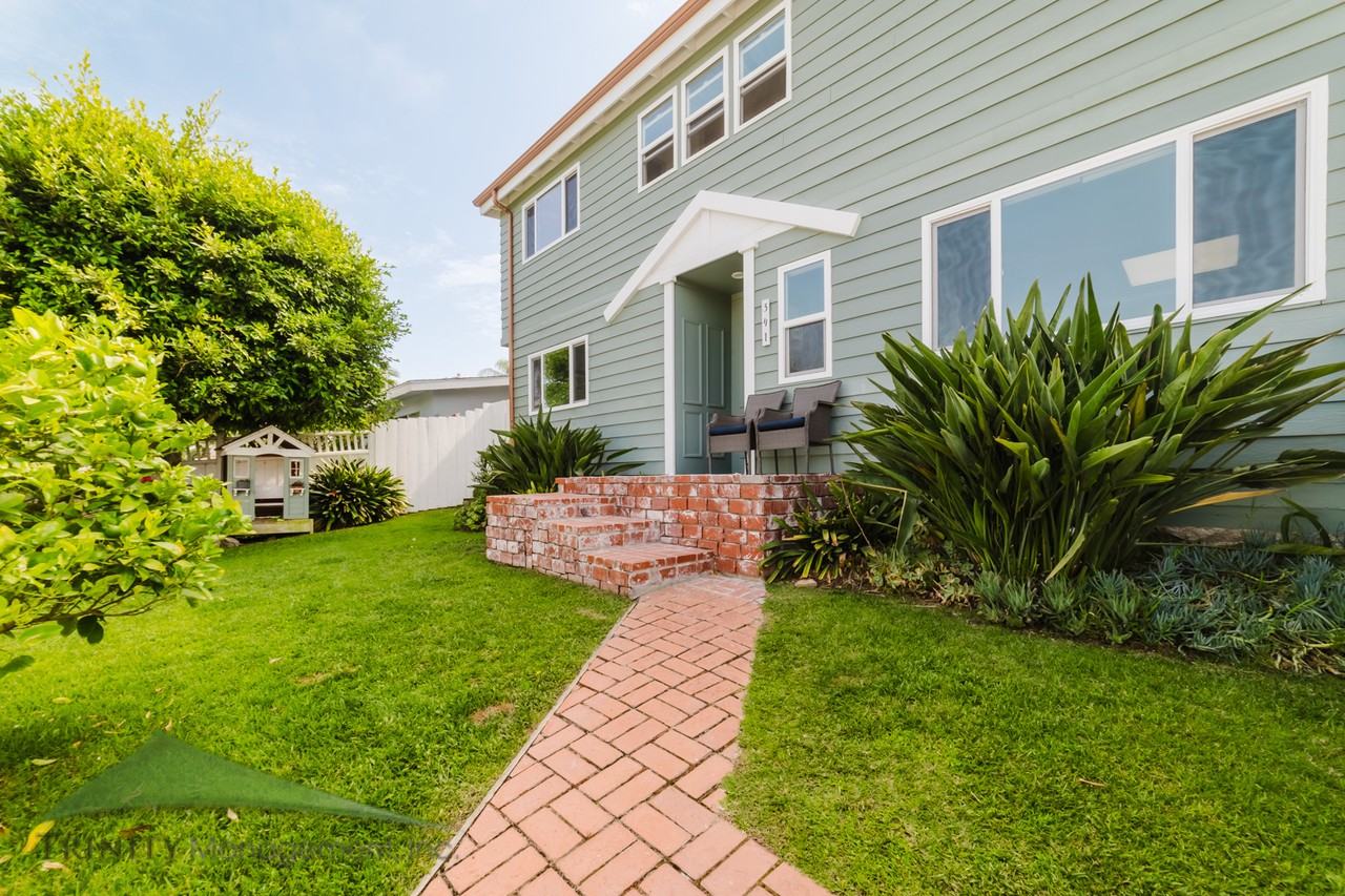 341 N Sierra Ave #1 - Photo 2 of 20