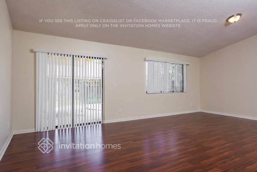 8211 Nw 53rd St - Photo 5 of 22