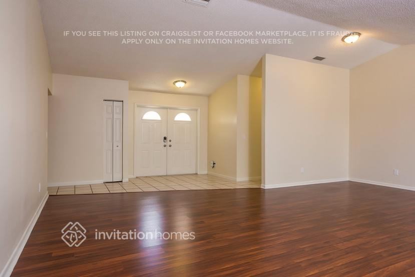 8211 Nw 53rd St - Photo 7 of 22