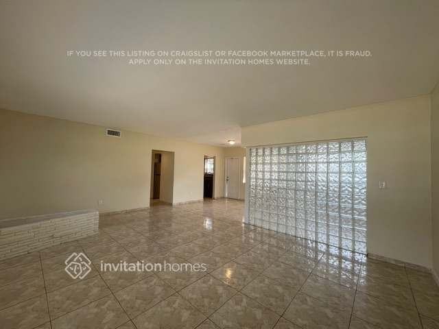 510 Ne 172nd St - Photo 5 of 17