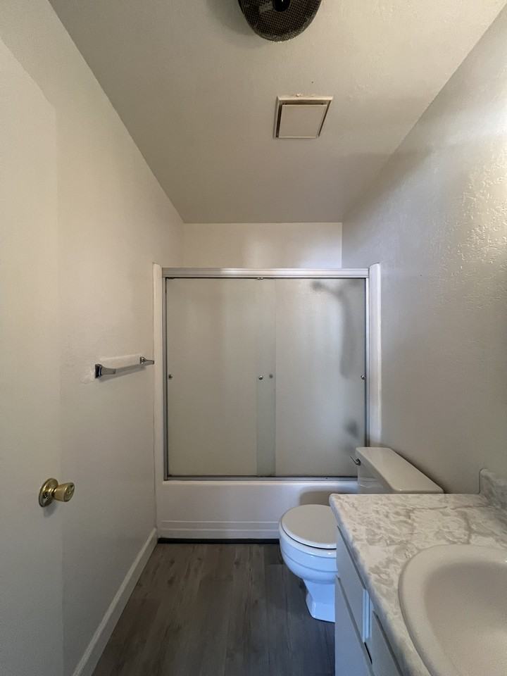 1109 Sierra Blvd #2 - Photo 6 of 19