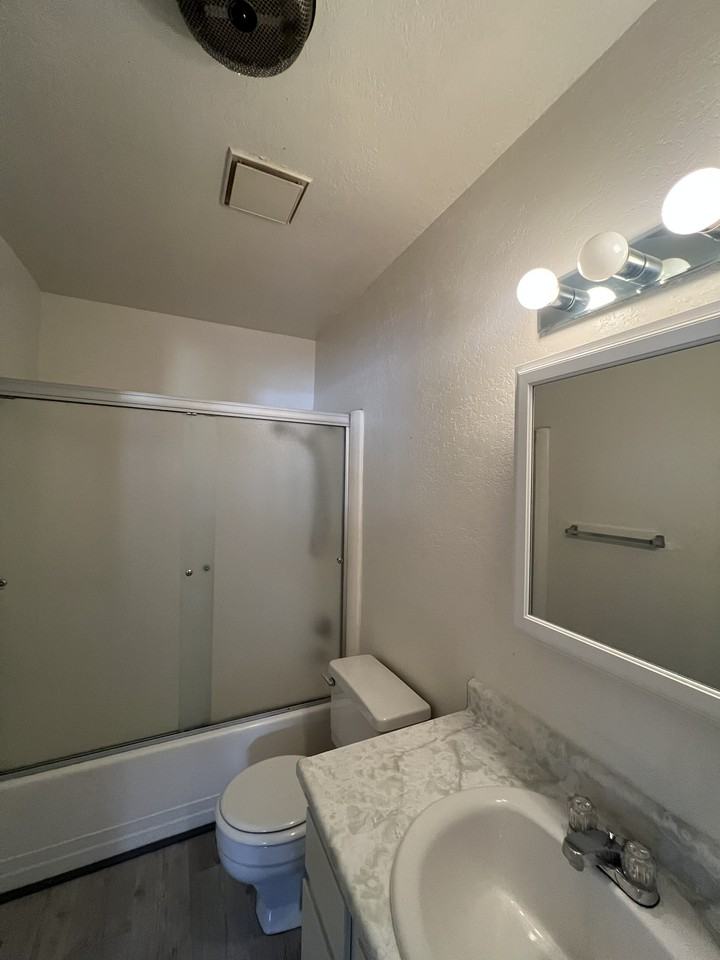 1109 Sierra Blvd #2 - Photo 7 of 19