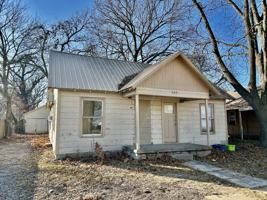 featured image of 413 W 15th St #1