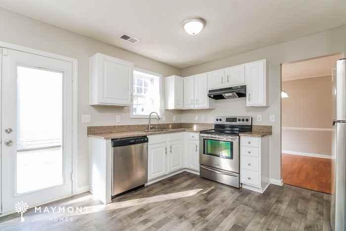 208 Whixley Ln - Photo 7 of 14