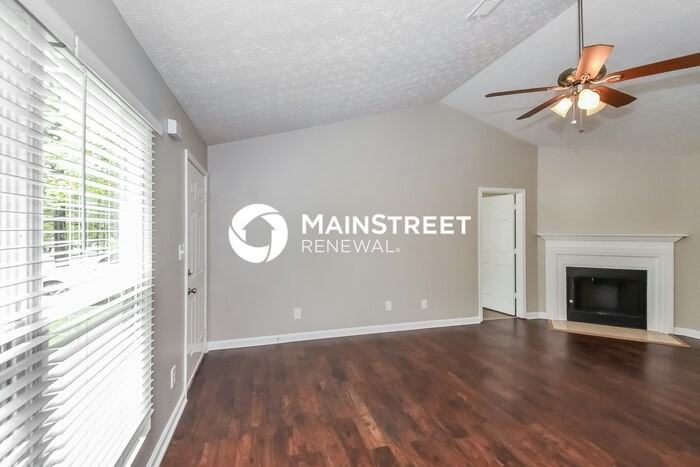 2745 Sapphire St - Photo 3 of 16