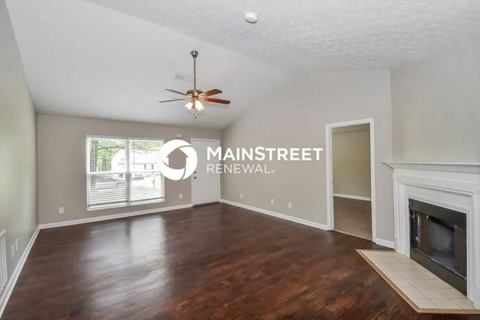 2745 Sapphire St - Photo 4 of 16