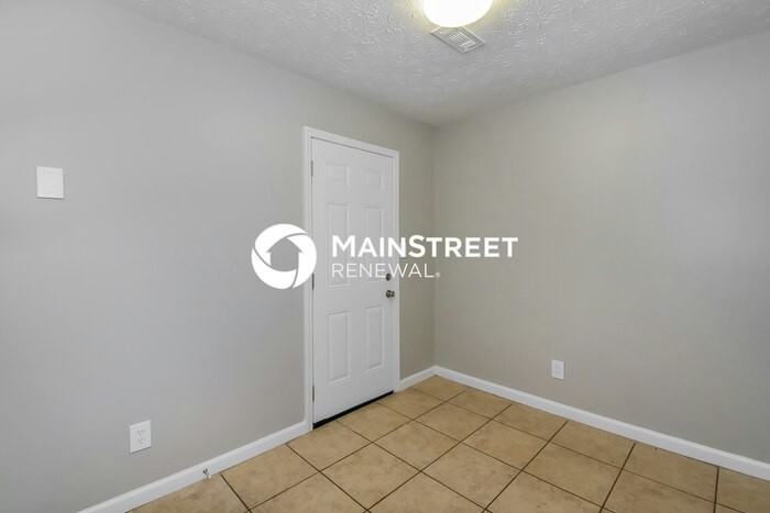 2745 Sapphire St - Photo 5 of 16