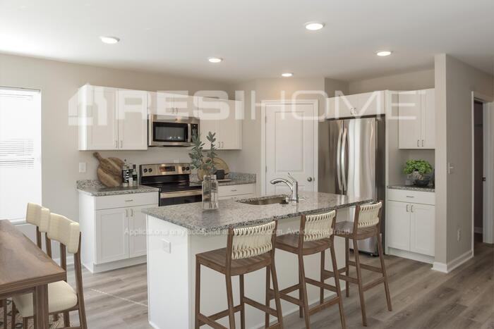 115 London Calvin Way - Photo 3 of 16