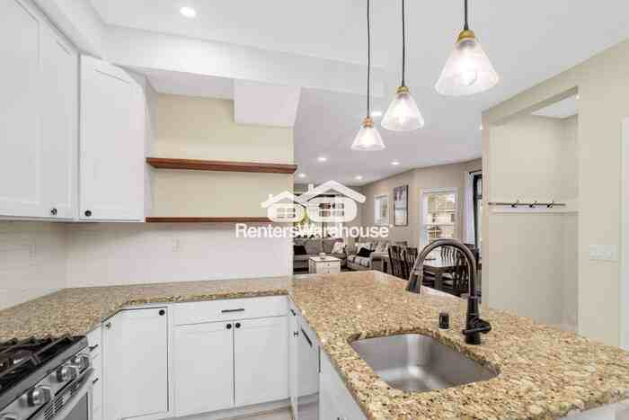 206 Robie St E - Photo 3 of 24