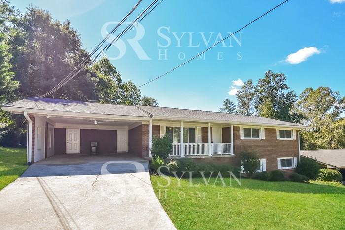 6137 Indian Creek Cir Sw - Photo 2 of 16