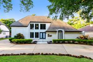 featured image of 11818 Oakcroft Dr