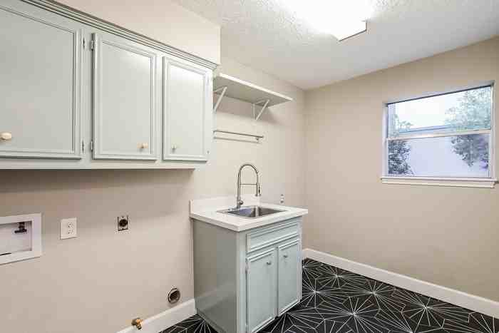 11818 Oakcroft Dr - Photo 4 of 24